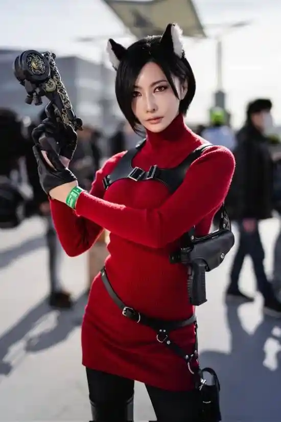猫耳艾达王COS：性感王阿姨惊艳登场！