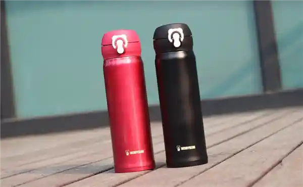 小心！保温杯泡枸杞变身热水炸弹，摇晃即引爆