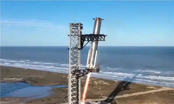 SpaceX星舰第七飞首曝：科幻未来之美