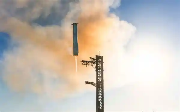 SpaceX星舰第七飞首曝：科幻未来之美