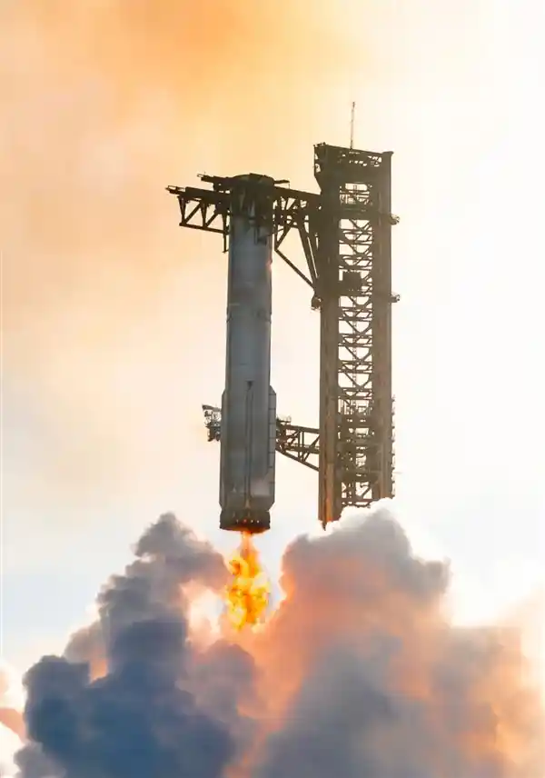 SpaceX星舰第七飞首曝：科幻未来之美