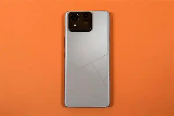 华硕Zenfone 12 Ultra强势登场：春节后震撼亮相