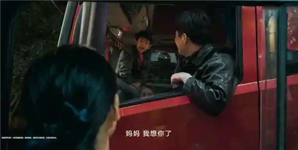 《华为Mate 70系列独家拍摄：感动新春短片《团团圆圆的饺子》，网友泪目！》