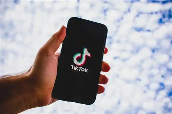 特朗普宣布：TikTok若不以美国持有50%股权出售，将在未来75天内面临禁用风险