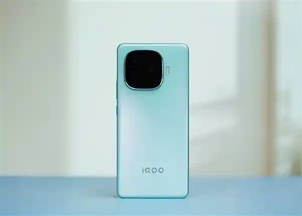 iQOO Z10 Turbo Pro震撼发布！拥有7500mAh超级大电池，续航傲视同侪！