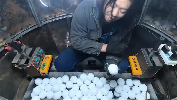 手工耿创意雪仗机甲惊艳亮相，网友惊呼：这是招财猫版的钢铁堡垒！