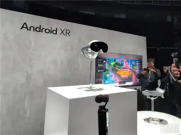 三星Project Moohan VR耳机亮相 安卓版Vision Pro带来全新虚拟现实体验