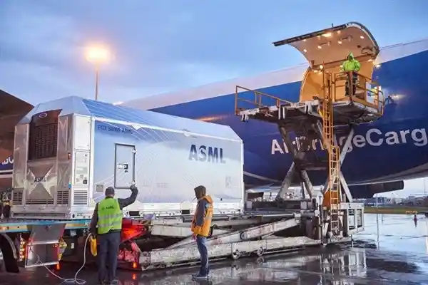 ASML决定破局美国限制，开启向中国厂商销售光刻机通道