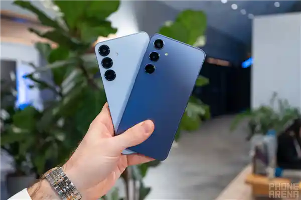 三星Galaxy S25系列震撼登场，首次支持无缝更新！