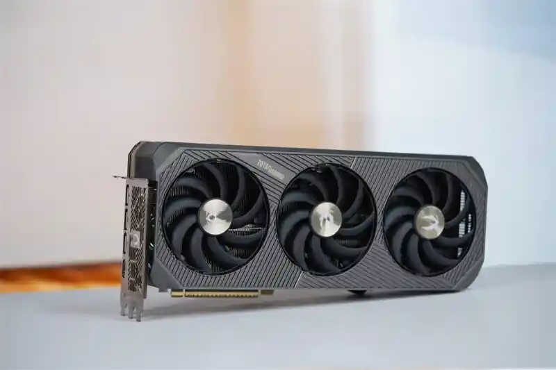 全新索泰RTX 5090D SOLID OC显卡震撼上市：DLSS 4技术引爆视觉盛宴，玩游戏再无极限