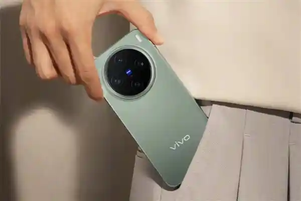 天玑9400强势登场！vivo X200S直屏之王揭秘