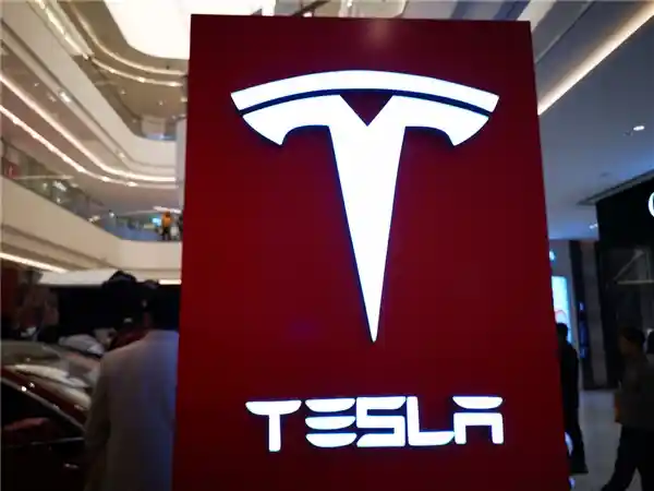 特斯拉2024年Q4净利润暴跌71%：2025年汽车业务预计强劲反弹!