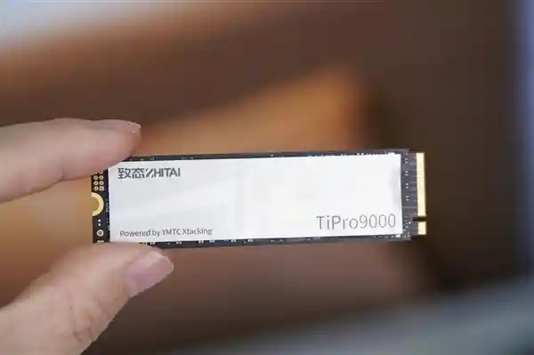 长江存储推出速度逼近PCIe 5.0极限的全新TiPro9000 2TB SSD，性能再升级
