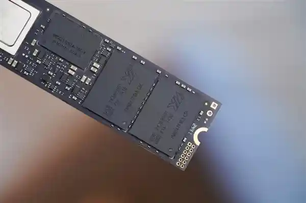 长江存储推出速度逼近PCIe 5.0极限的全新TiPro9000 2TB SSD，性能再升级