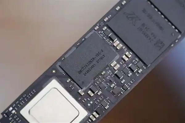 长江存储推出速度逼近PCIe 5.0极限的全新TiPro9000 2TB SSD，性能再升级