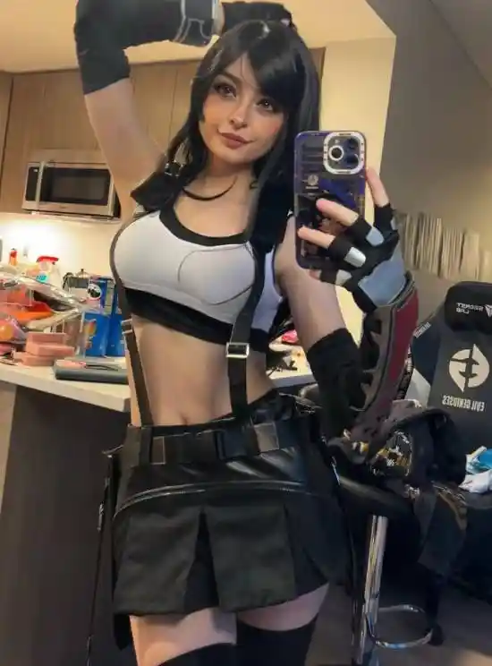 实力女神！《漫威争锋》隐形女Cosplay模特曝光，完美还原经典角色！