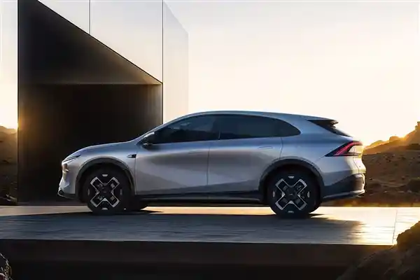 小鹏G7曝光！博主称颜值超越Model Y，网友疯传惊艳画面