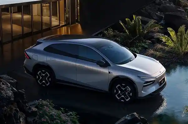 小鹏G7曝光！博主称颜值超越Model Y，网友疯传惊艳画面