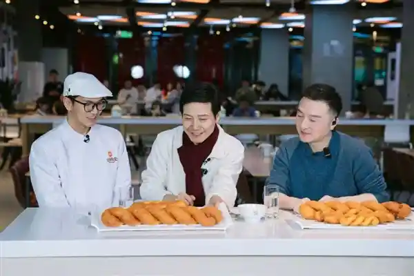 雷军称DeepSeek为工作效率神器：学会AI工具，提升工作效率无限