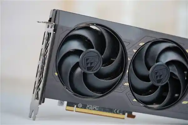 AMD RX 7650 GRE显卡亮相，势要与RTX 5060展开激烈对决！