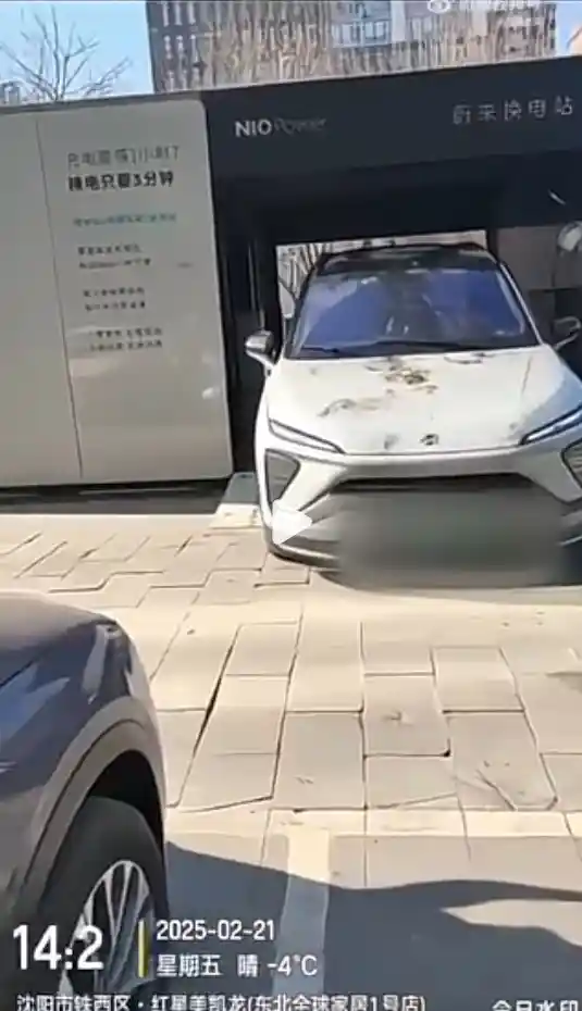 突发！蔚来换电站现场直击：举升台上车辆换电瞬间燃爆惊魂