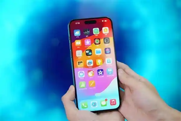 苹果iPhone 17预计涨价9%？转向华为，探索更多选择！