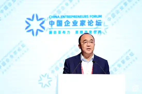 深度求索诗歌引热议：500强企业董事长抨击其风格油腻陈旧