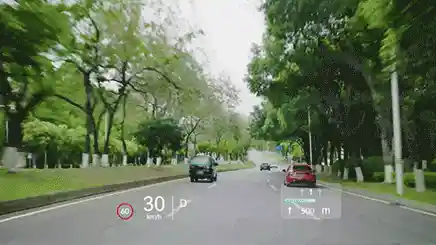 华为XHUD-AR构图引擎颠覆出行体验：让驾驶变得像飞行般刺激