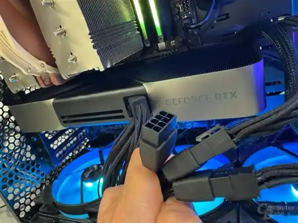 突破！RTX 5090成功实现3x8针供电，性能仅降低5%