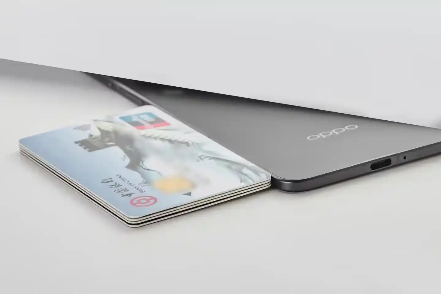 OPPO Find N5惊艳亮相！全新折叠屏设计搭载强劲骁龙8 Plus处理器