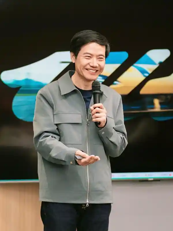 小米重磅发布：15 Ultra与SU7 Ultra双剑合璧，雷军亲笔批阅5年高端化探索答卷