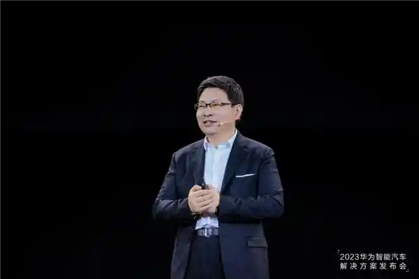 华为：5年破冰重返巅峰，全年营收突破8600亿！
