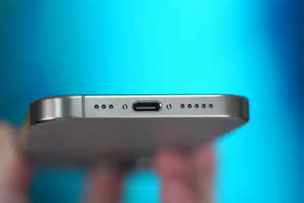 2024年全球智能手机市场新宠：iPhone 15成为最受追捧的高端旗舰机